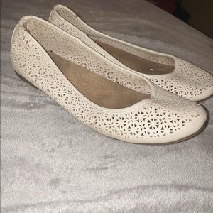 Lucky brand flats off white